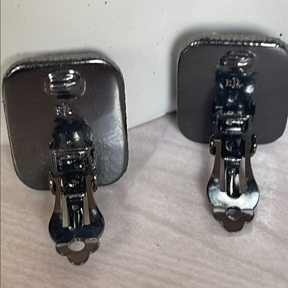 Ralph Lauren Black Statement  Clip Earrings with Halo Desig - Picture 4 of 7